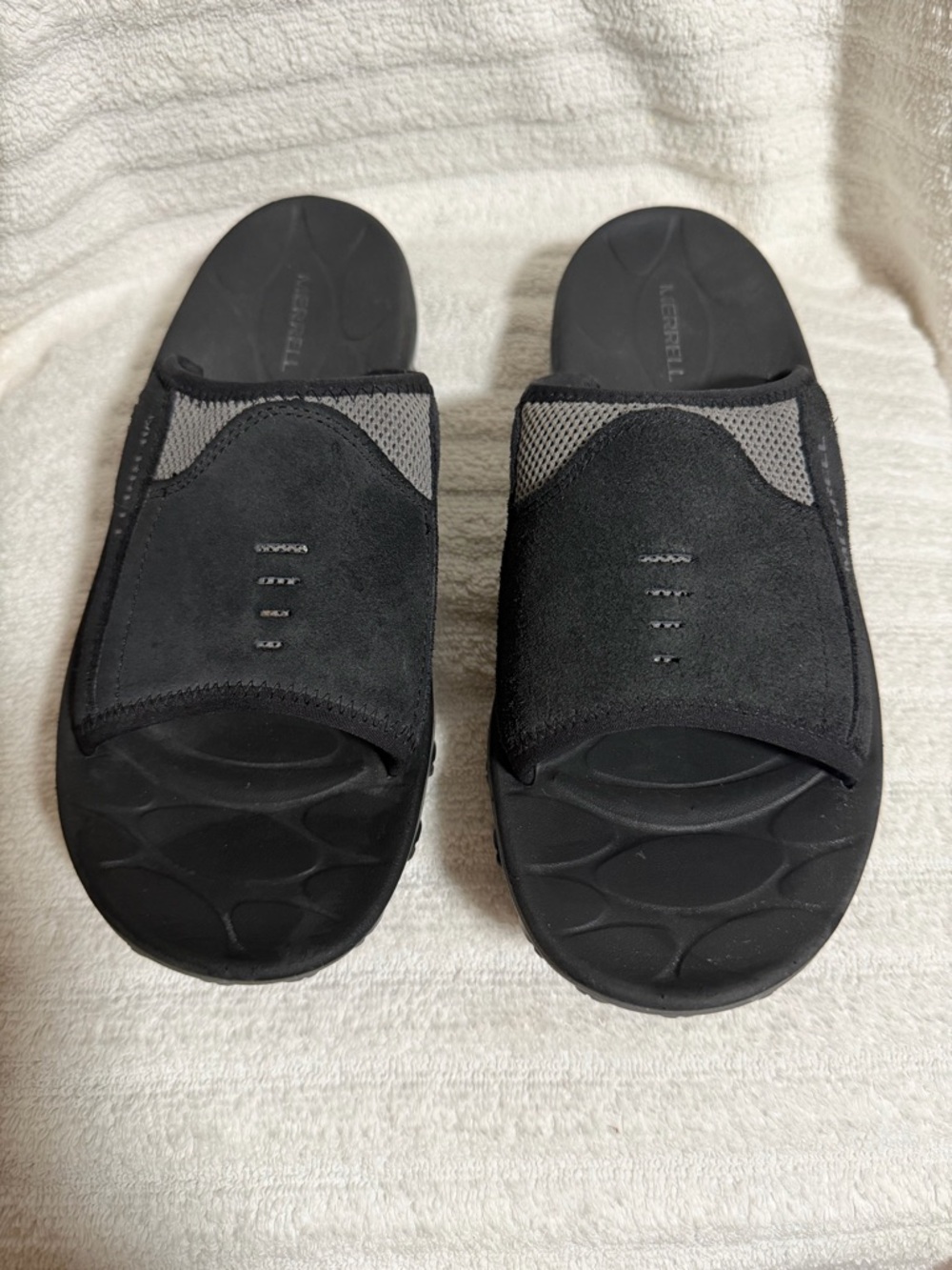 Merrell Men's Huntington Black and Gray Leather Slides. Size 9